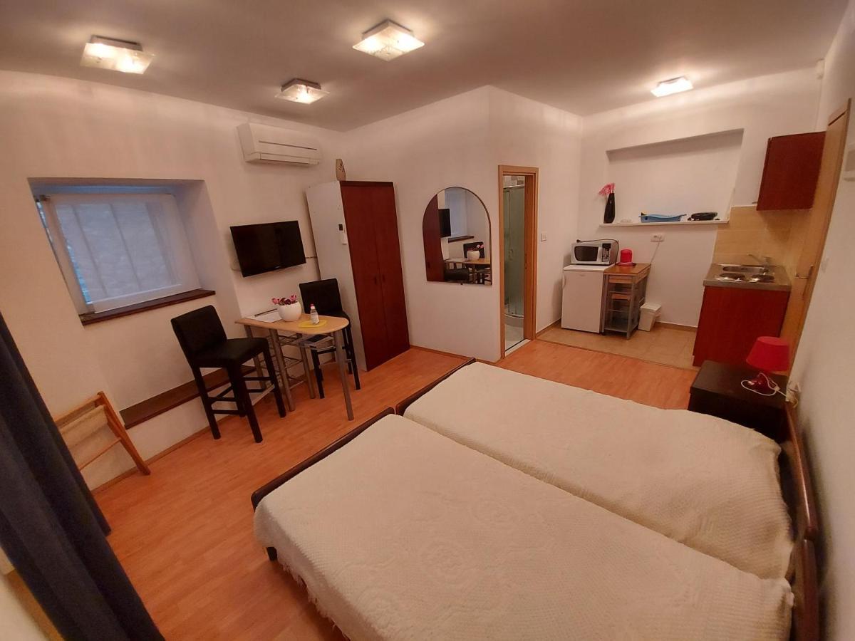 Guesthouse Boris Лабин Экстерьер фото